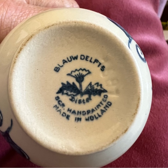 Vintage Blue and White Mini Vase
Blauw Delfts Miniature - Picture 7 of 7
